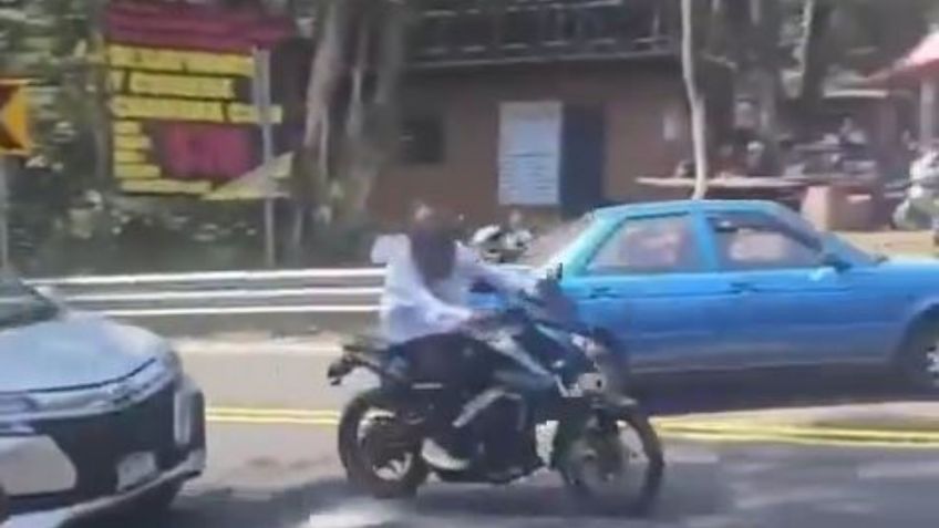 Video del fuerte accidente en carretera México-Cuernavaca, motociclistas salen volando tras chocar auto