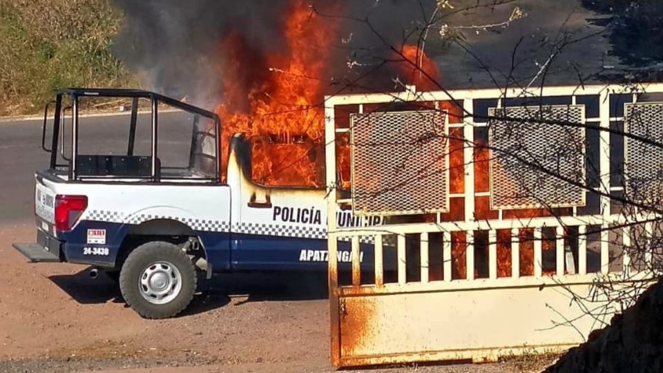 La patrulla quedó completamente destruida.