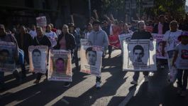 Foto que representa a Anuncian reunión entre padres de los 43 normalistas y Claudia Sheinbaum a finales de febrero