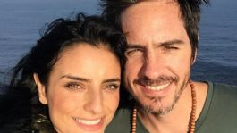 Foto que representa a Aislinn Derbez le responde a Mauricio Ochmann por culpar a "De viaje con los Derbez" de su separación