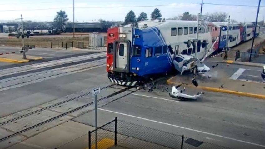 Automovilista escapa segundos antes de ser arrollado por un tren en Utah | VIDEO