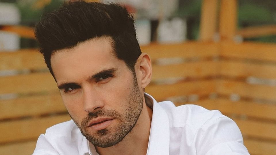 Eleazar Gómez es un famosos actor y cantante