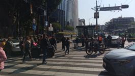 Foto que representa a Las 2 versiones que se saben de la balacera en acceso al Metro Insurgentes Sur que dejó un muerto