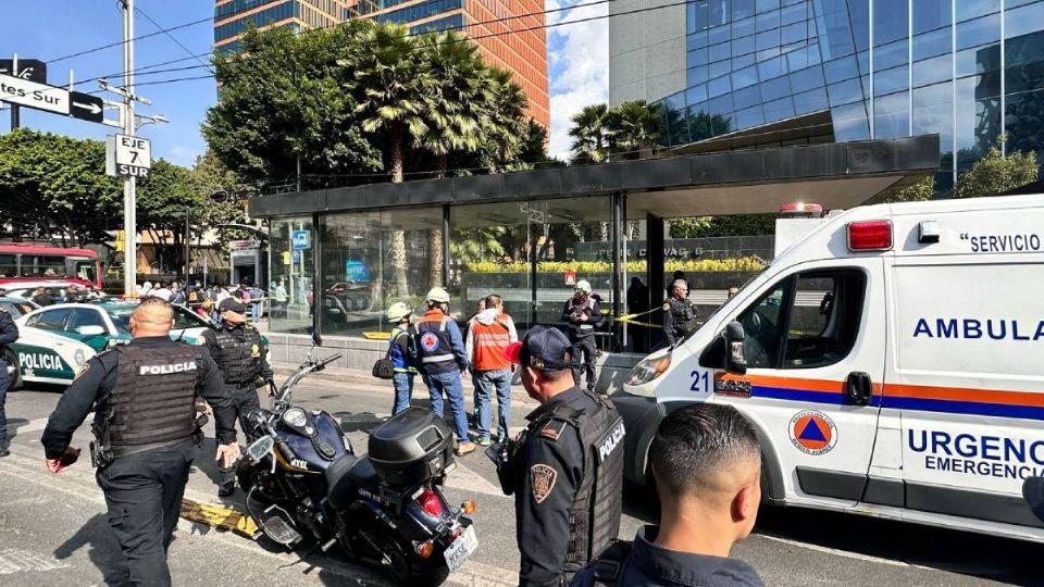 Policías de la Seguridad Ciudadana de la Ciudad de México frustran un asalto afuera del Metro Insurgentes, Línea 12.