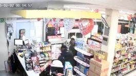 Foto que representa a Policía frustra asalto y mata a ladrón a balazos en Oxxo de Iztapalapa | VIDEO FUERTE