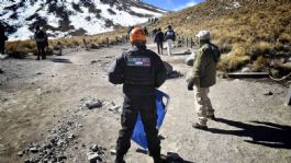 Foto que representa a Rescatan a 14 turistas tras extraviarse por una tormenta de nieve en el Nevado de Toluca