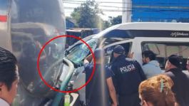 Foto que representa a Fuerte accidente entre unidad de transporte público y una pipa de agua en Ecatepec deja 8 heridos