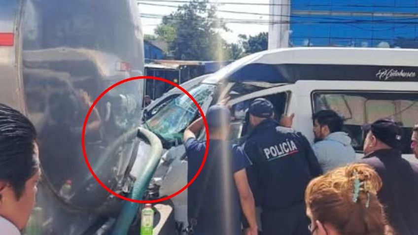 Fuerte accidente entre unidad de transporte público y una pipa de agua en Ecatepec deja 8 heridos