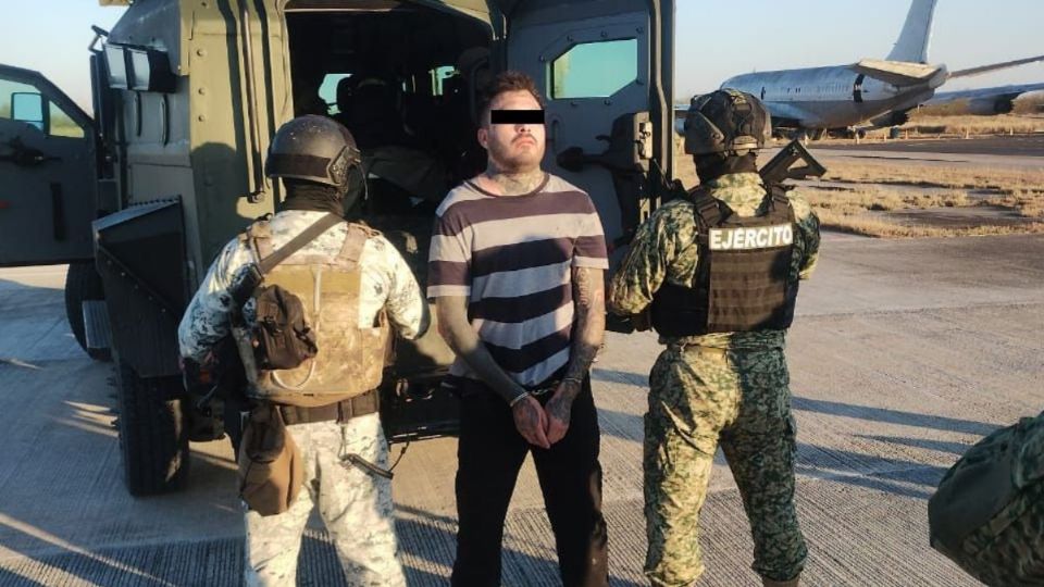 'El Ricky' tiene 27 años de edad y es buscado como asesino de militares.