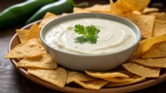 La receta del dip cremoso de cilantro y jalapeño para acompañar las botanas el domingo de Super Bowl