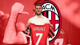 Foto que representa a Santiago Gimenez al Milan: ¿cuánto cuesta y dónde comprar su camiseta?