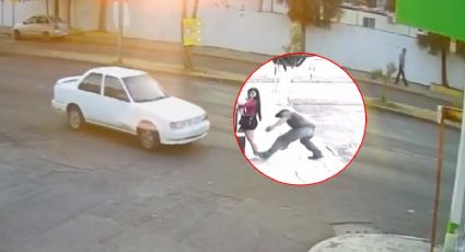 ¡Indignante! Captan en VIDEO a hombre bajar de su auto y correr detrás de una estudiante para morderla