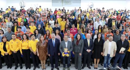 Apoyan con becas a estudiantes de la Preparatoria 25 de la UANL