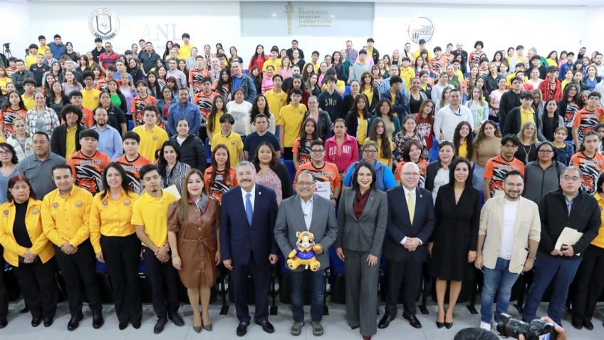 Apoyan con becas a estudiantes de la Preparatoria 25 de la UANL