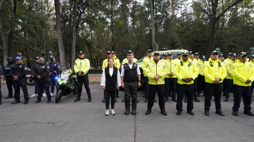 Mauricio Tabe, alcalde en Miguel Hidalgo, encabezó el operativo para liberar vialidades.