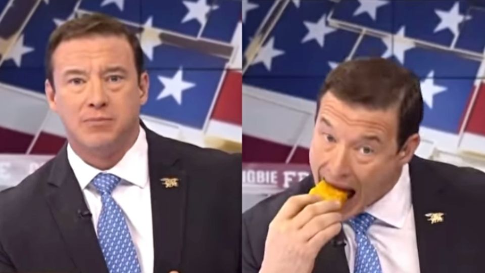 Carl Higbie se comió el taco a modo de burla