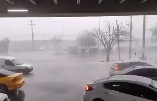 Grababa una tormenta y le cae un rayo justo a lado en NL | VIDEO