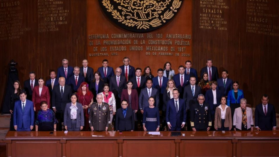 El Gobernador de Puebla asistió al 108 aniversario de la promulgación de la Constitución Mexicana que se llevó a cabo en el Teatro de la República.