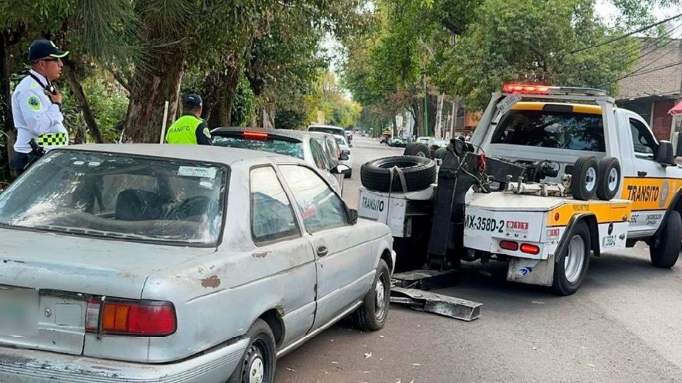 Retiran 26 automóviles abandonados en calles de las alcaldías Coyoacán, Gustavo A. Madero, Iztapalapa, Iztacalco y Tlalpan.