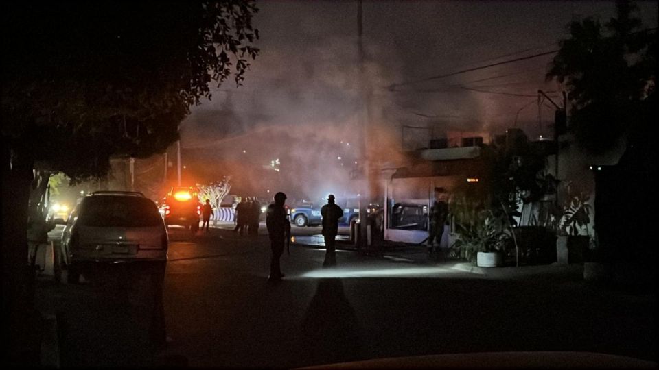 La víctima, quien logró desplazarse por su cuenta hasta el lugar, fue alcanzada por un proyectil en medio del tiroteo registrado a unas calles de distancia.