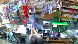 Foto que representa a Matan a comerciante que intentó defenderse de un asalto con gas pimienta | VIDEO FUERTE