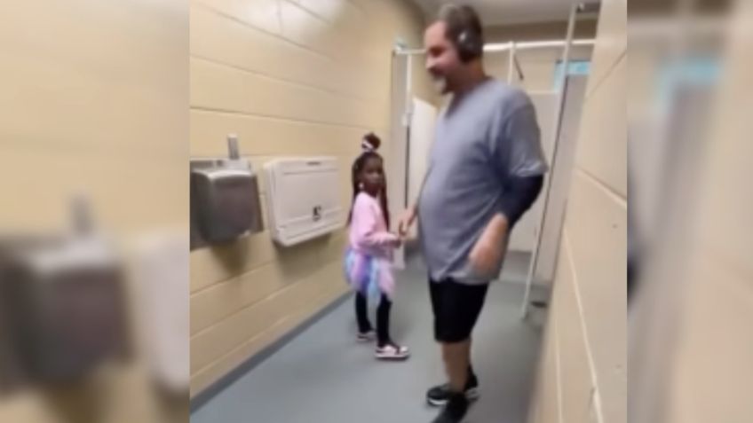 Acompaña a su hija al baño y descubre algo escalofriante, un hombre estaba escondido | VIDEO