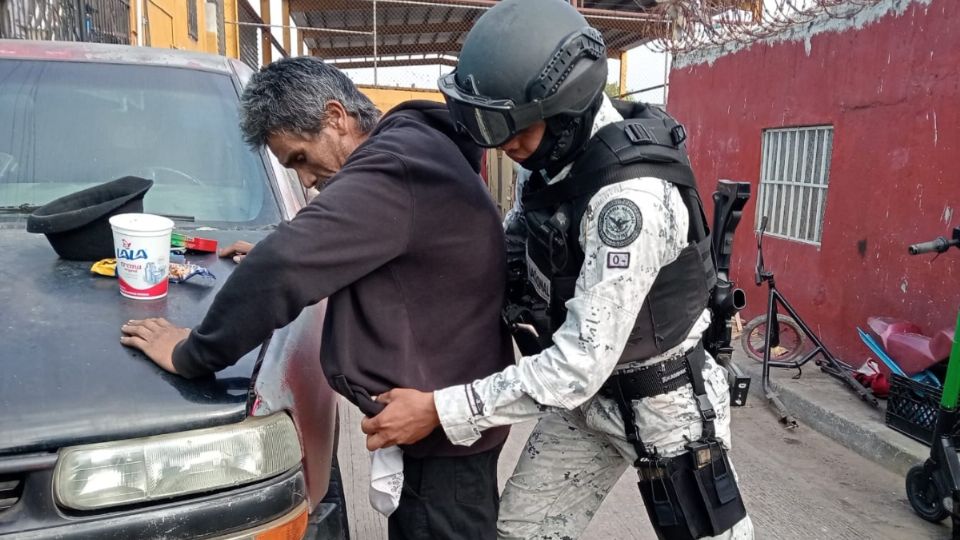 Un elemento de la Guardia Nacional realiza tareas de vigilancia.