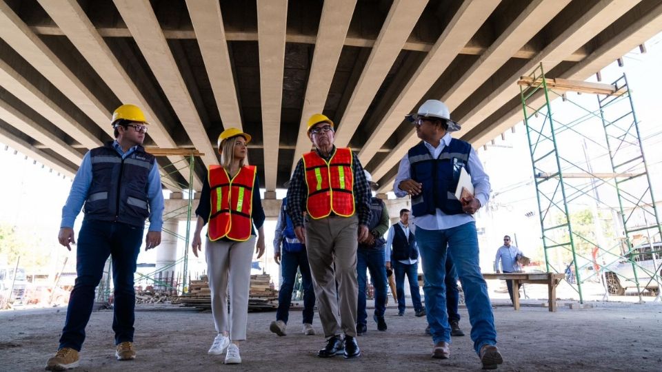 El gobernador de Sinaloa, Rubén Rocha Moya, recorre las últimas etapas de construcción del Puente Colosio.