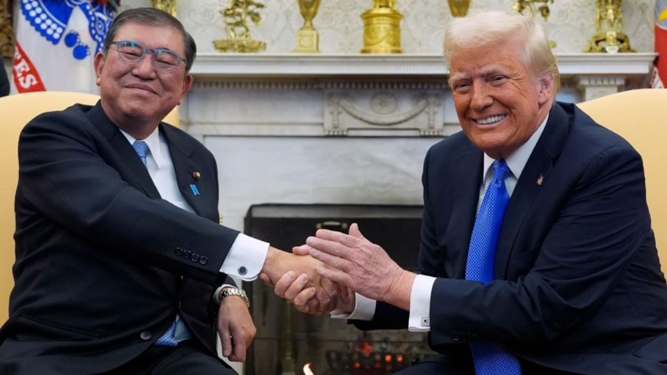 Primer ministro de Japón y presidente de Estados Unidos se reúnen en Casa Blanca