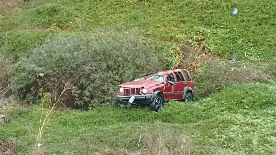 El accidente ocurrió en un barranco sobre el bulevar Fundadores en inmediaciones de la colonia Cumbres de Juárez.  