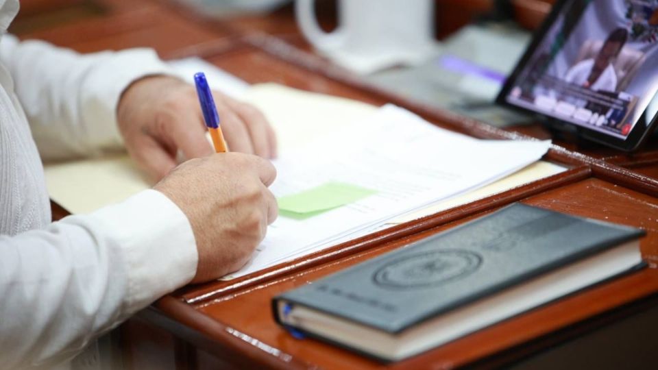 Durante la misma sesión, los legisladores aprobaron la convocatoria para la integración del Comité Estatal de Evaluación, que seleccionará a las candidaturas. 