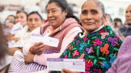 Foto que representa a Pensión Mujeres Bienestar 2025: ¿Qué documentos se deben presentar para recoger la tarjeta de cobro?