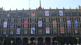 Foto que representa a Colocan en fachada del Gobierno de CDMX exposición contra la violencia de gènero