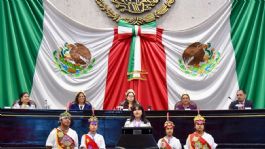 Foto que representa a Dan Premio Estatal a la Mujer de Veracruz a la estudiante Ángela Olazarán