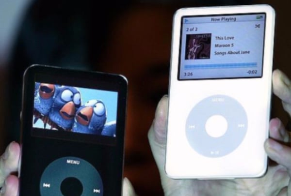 Dos modelos de iPod. FOTO: AFP