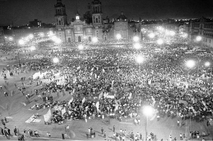 Manifestantes en el Zócalo de Ciudad de México el 14 de agosto de 1968 durante una de las marchas del movimiento estudiantil. Foto: Jesús Díaz/Associated Press.