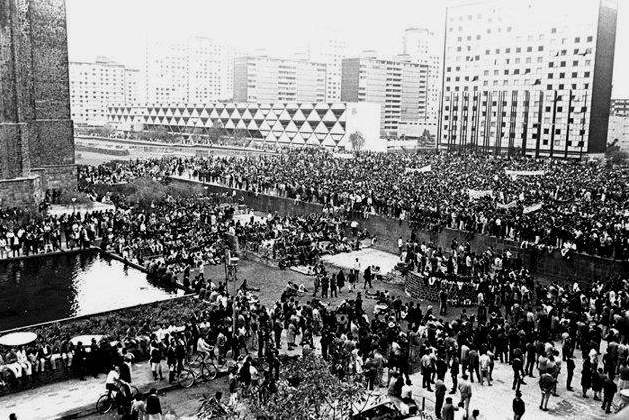 ¡Contra la pared hijos de la #$&! ¡Ahorita les vamos a dar su Revolución!
 Frase histórica de los mandos del Ejército mexicano. Foto: tomada desde el portal tercerainformacion.