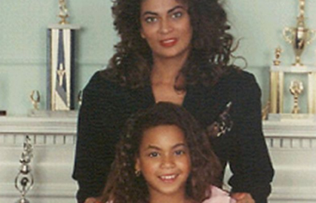 Una pequeña Beyonce posa junto a su madre. FOTO: Especial