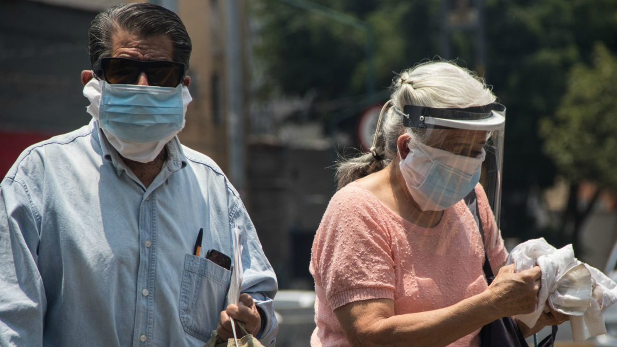 organizan sesion de besos a distancia por coronavirus en miami